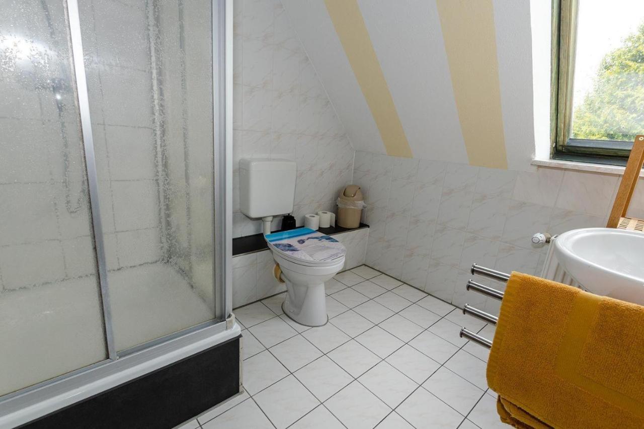 3-R-Ferienwohnung-Fuer-4-Personen-In-Schaprode-Auf-Ruegen-Zi3 Zewnętrze zdjęcie